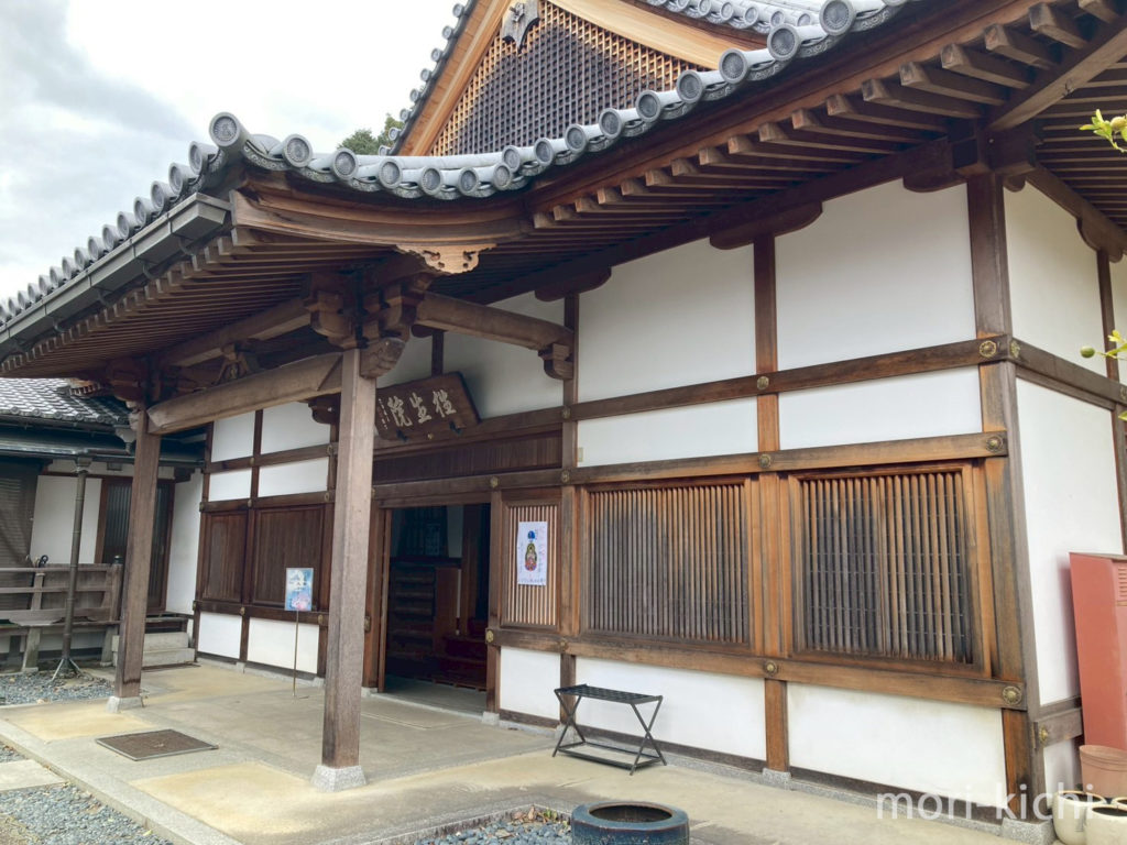 橘寺 見どころ 聖徳太子 歴史 奈良県 明日香村 旅ログ 体験レビュ車 レンタカー 聖徳太子坐像 重要文化財 天井画